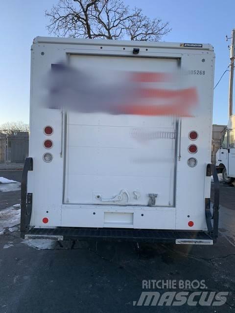 Ford E350 貨箱式卡車