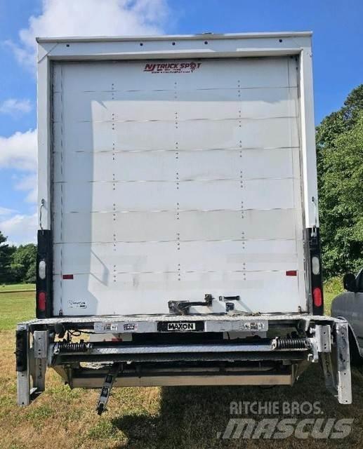 Freightliner M2 貨箱式卡車