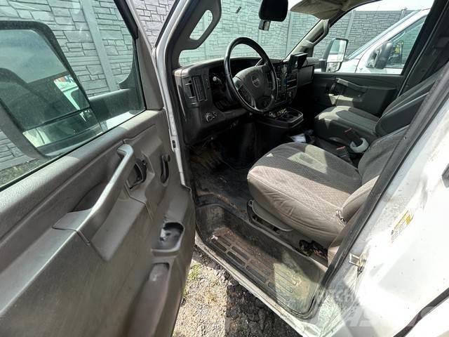 GMC Savana 4500 貨箱式卡車