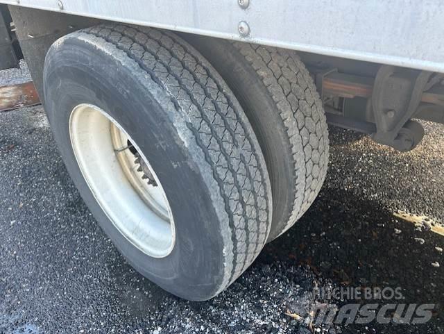 Hino 268 貨箱式卡車