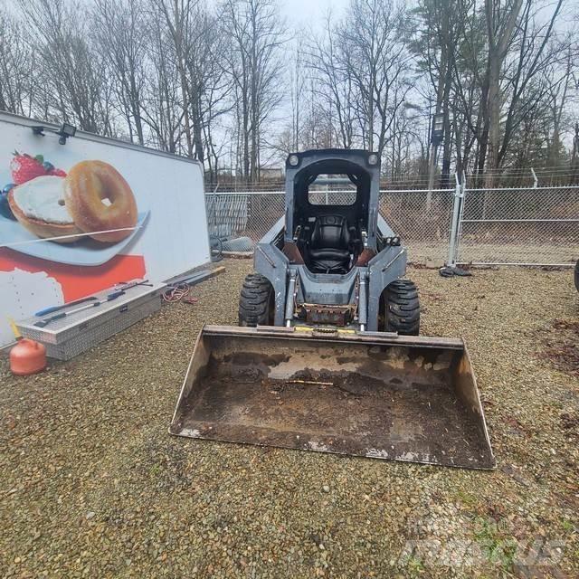 John Deere 320D 滑移轉向裝載機