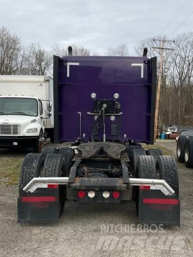 Kenworth T880 曳引機組件