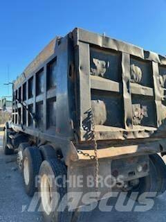 Mack CT713 傾卸式卡車