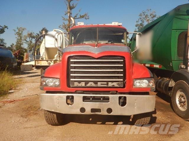 Mack GU713 傾卸式卡車