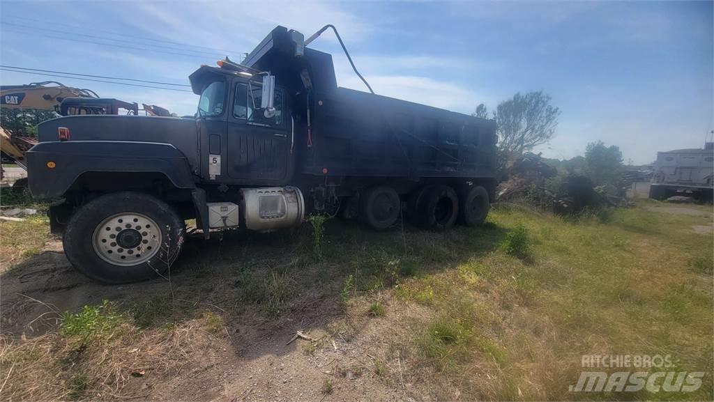 Mack RD6885 傾卸式卡車