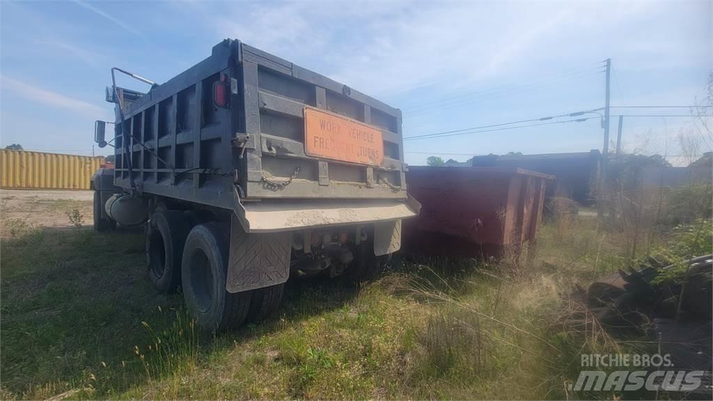 Mack RD6885 傾卸式卡車