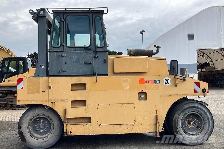 Hamm GRW 15 膠輪滾壓機