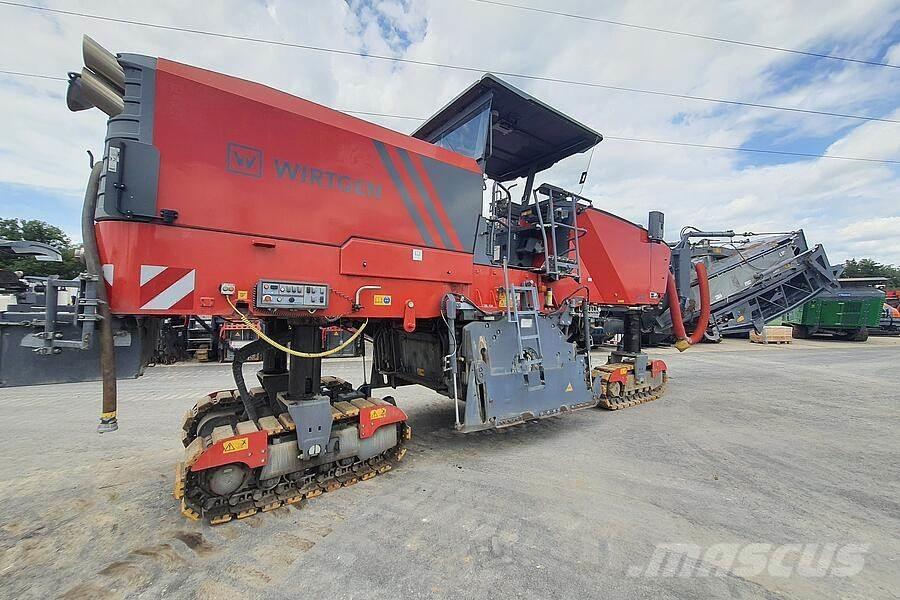 Wirtgen W 220 瀝青冷銑刨機/銑床