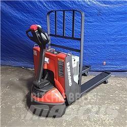 Raymond 8210 手拉式油壓拖板車