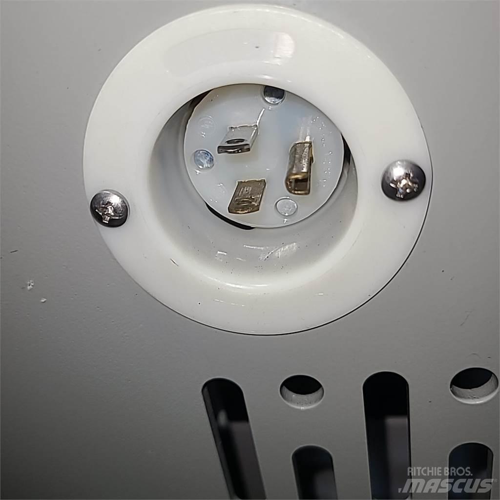 Raymond 8210 手拉式油壓拖板車