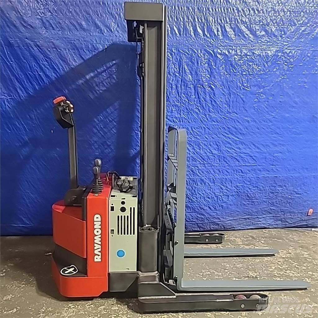 Raymond RSS40 自走式堆積機