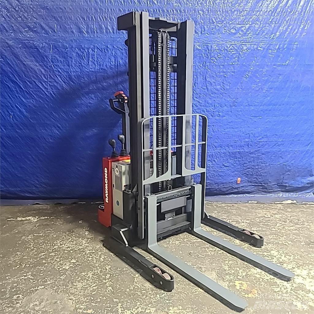 Raymond RSS40 自走式堆積機