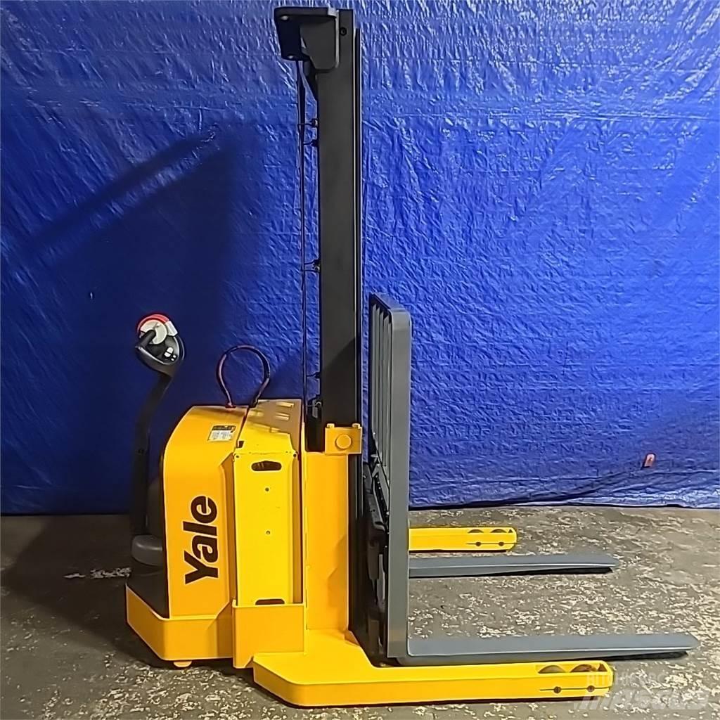 Yale MSW040 自走式堆積機