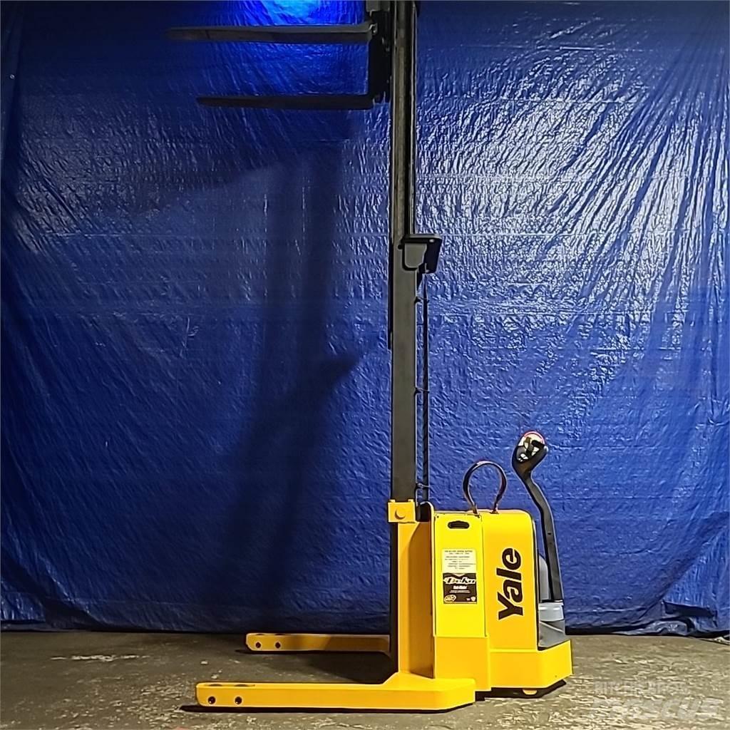 Yale MSW040 自走式堆積機