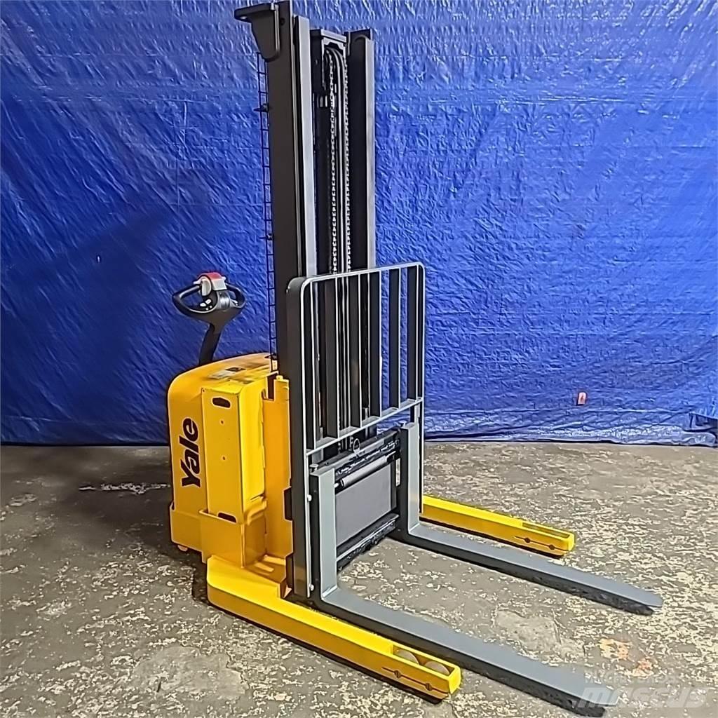 Yale MSW040 自走式堆積機