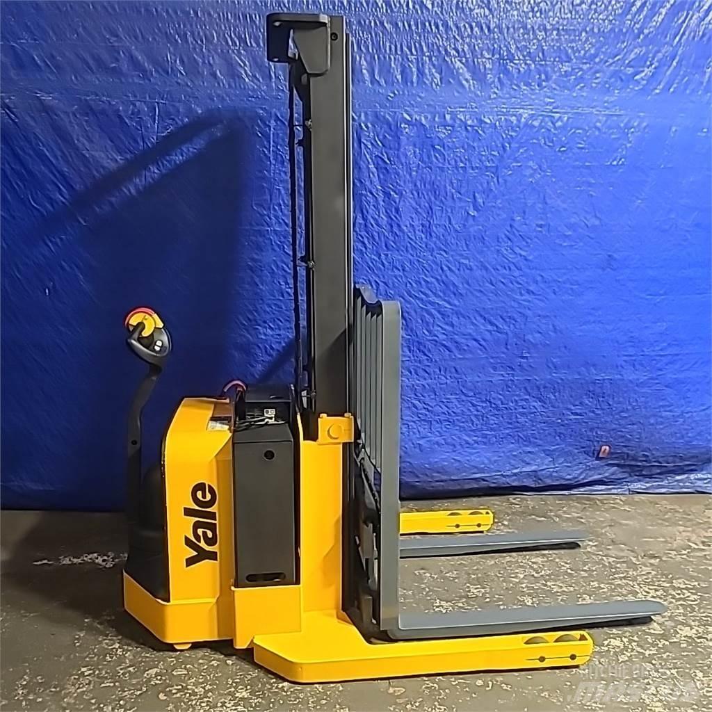 Yale MSW040 自走式堆積機