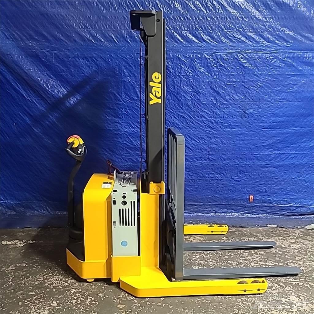 Yale MSW040 自走式堆積機