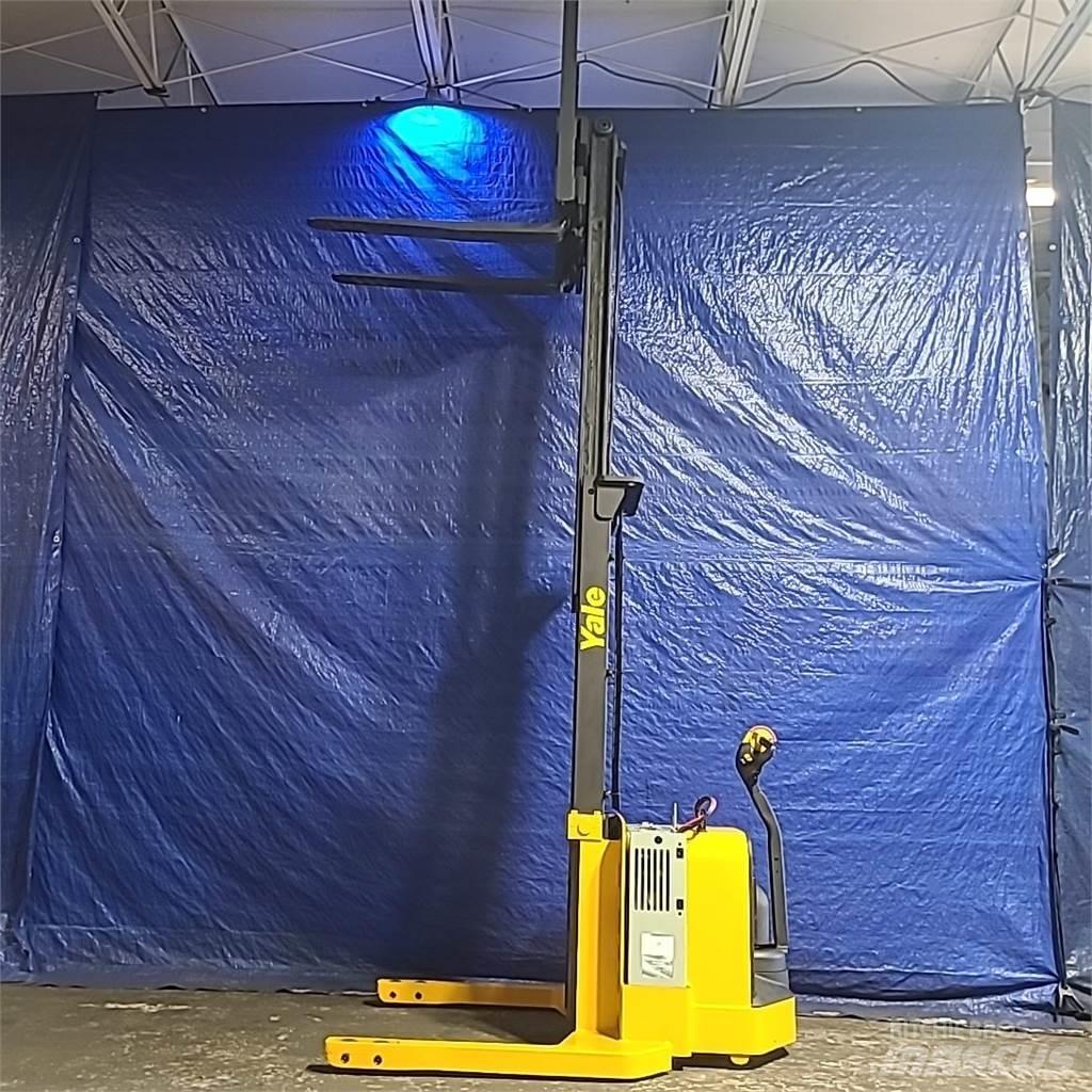 Yale MSW040 自走式堆積機