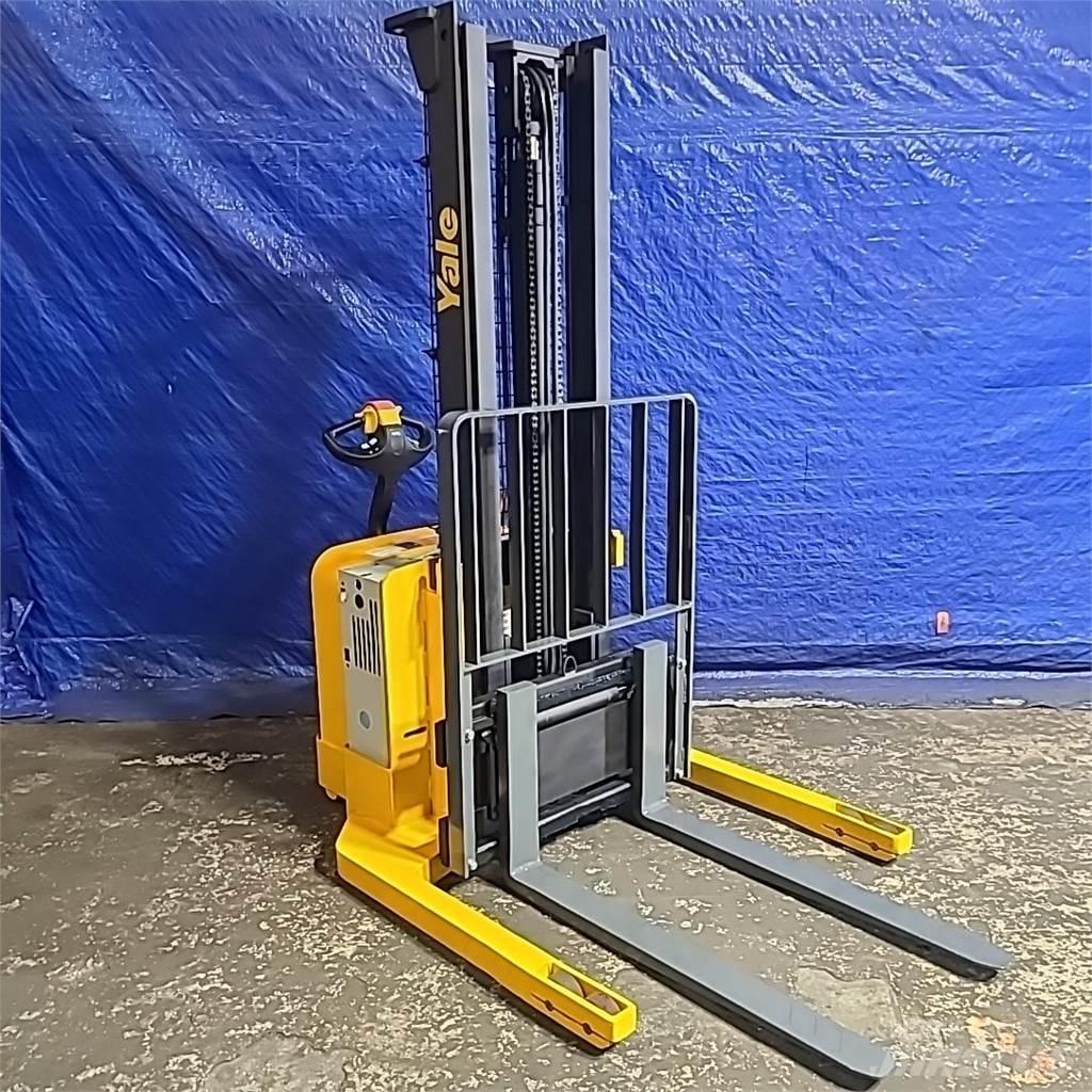 Yale MSW040 自走式堆積機