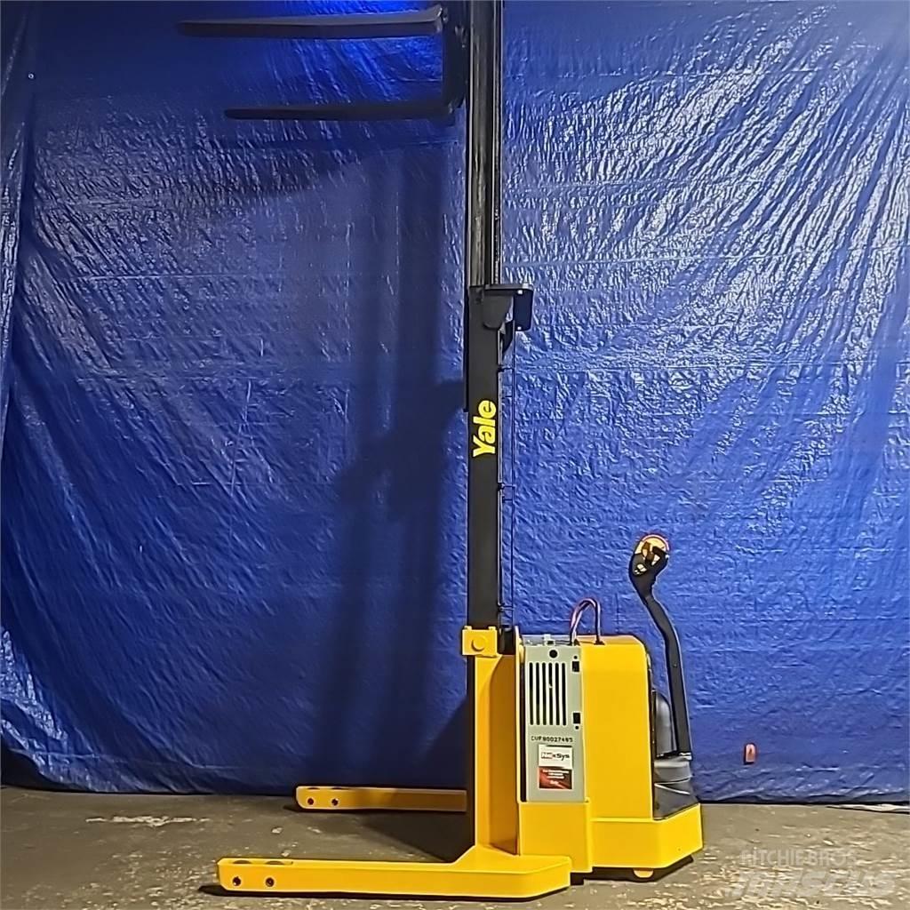 Yale MSW040 自走式堆積機