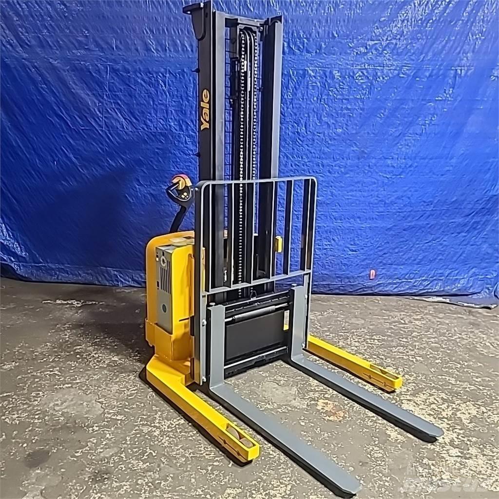 Yale MSW040 自走式堆積機