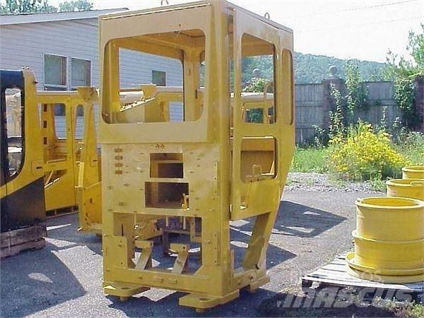 CAT  駕駛室與內部