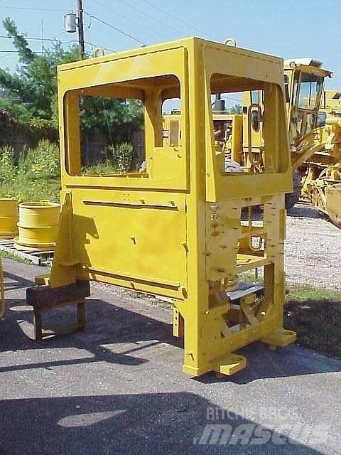 CAT  駕駛室與內部