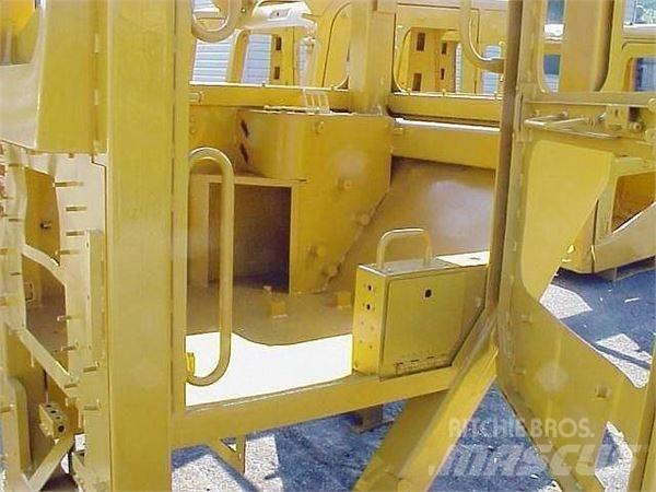 CAT  駕駛室與內部