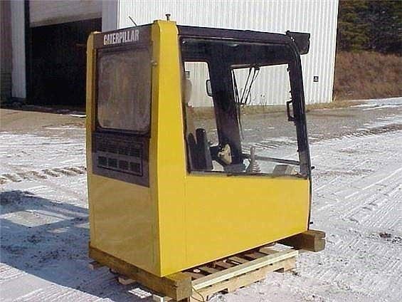 CAT  駕駛室與內部