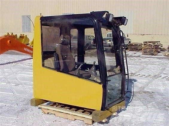 CAT  駕駛室與內部