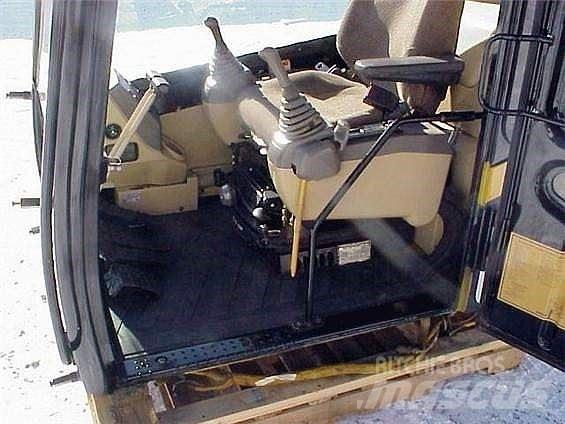 CAT  駕駛室與內部