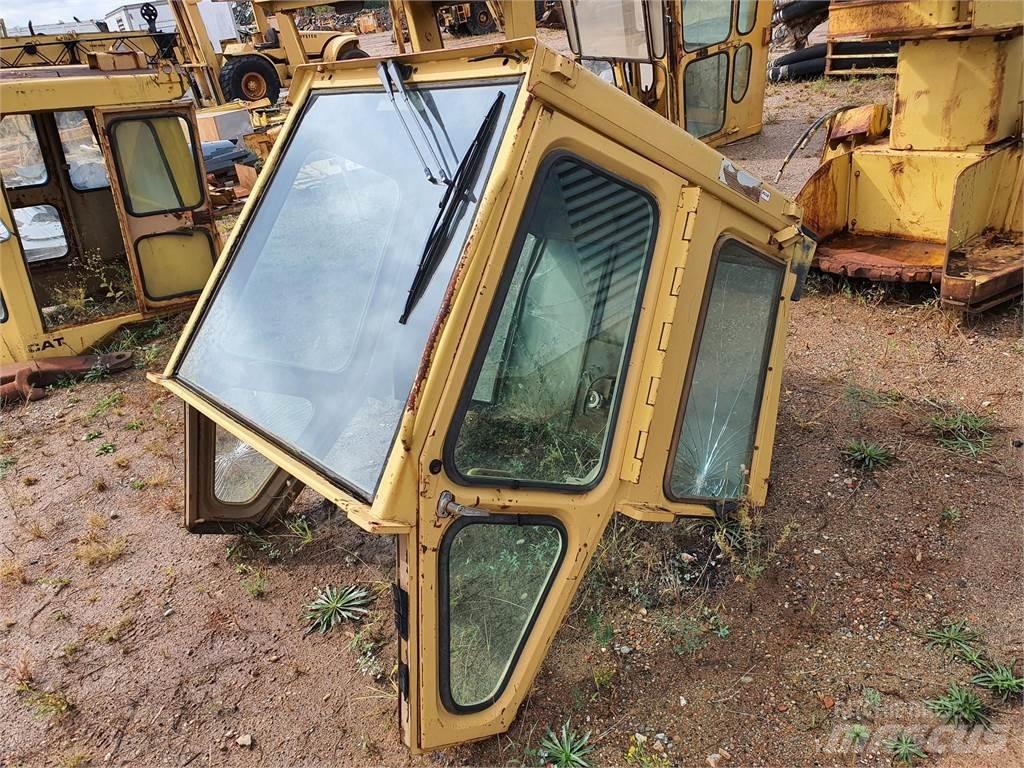 CAT 973 駕駛室與內部