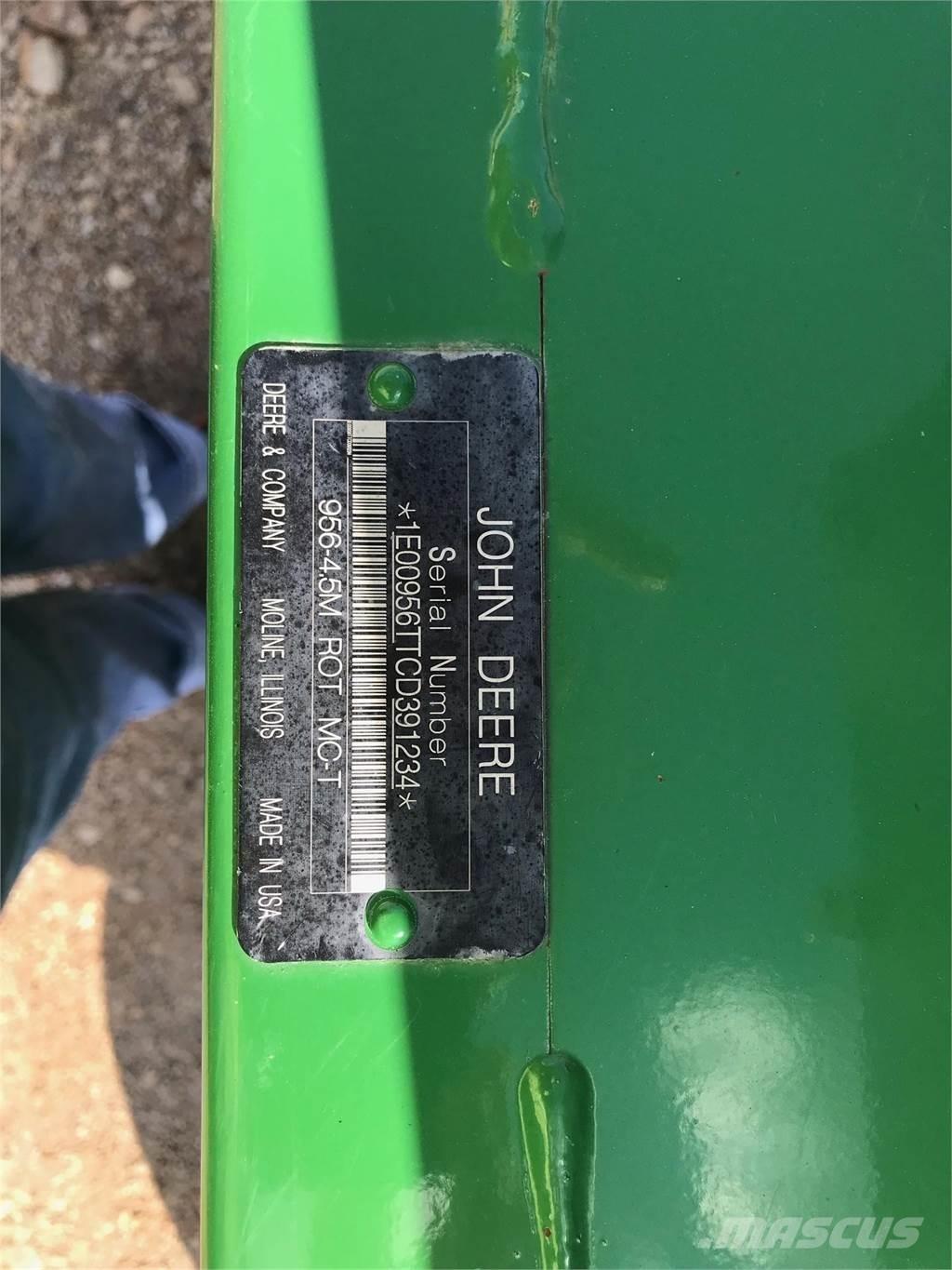 John Deere 956 堆草機