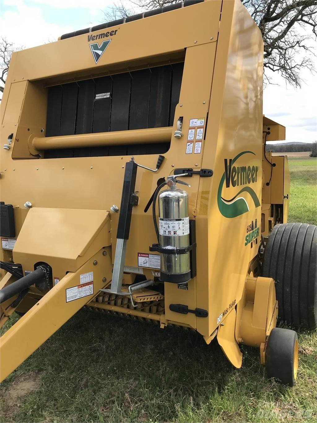 Vermeer 605SM 圓型牧草打包機