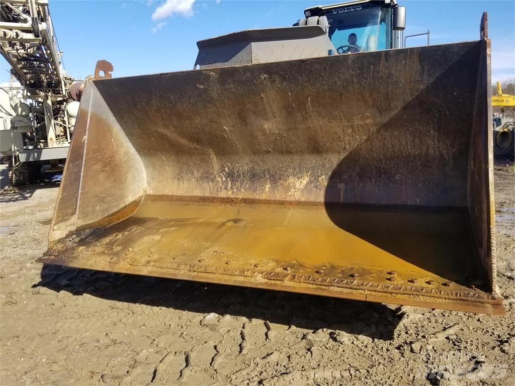 Volvo L180F 輪胎式裝載機