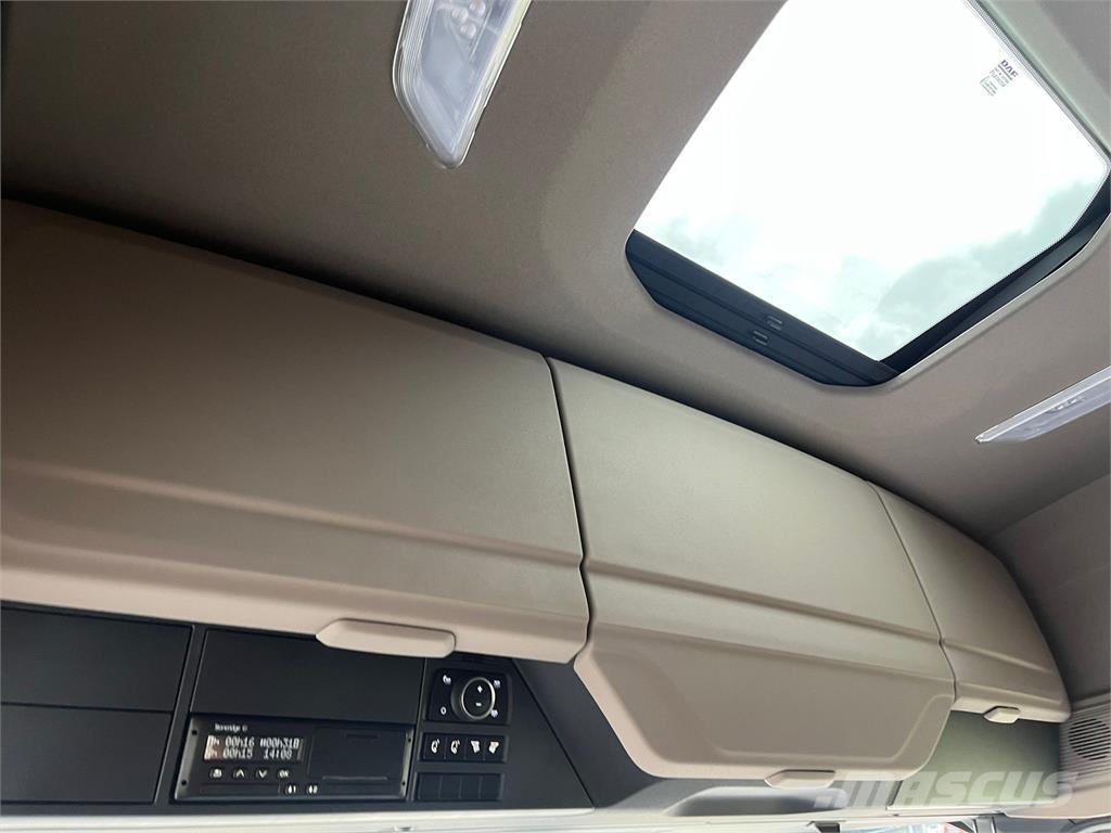 DAF XF480 FAS 6x2 貨箱式卡車