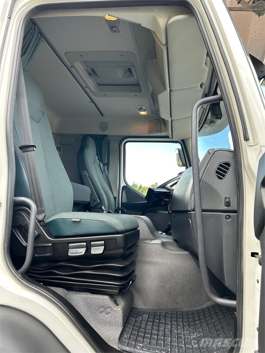 Volvo FE 320 18 ton 貨箱式卡車
