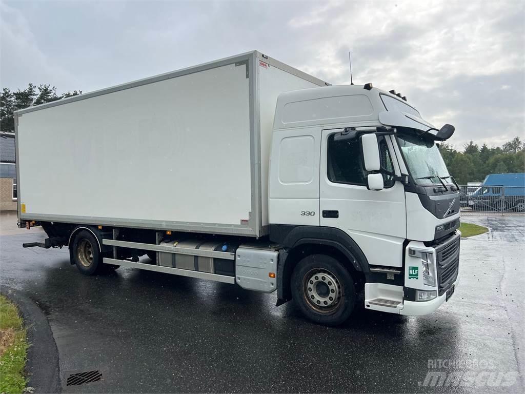 Volvo FM330 貨箱式卡車