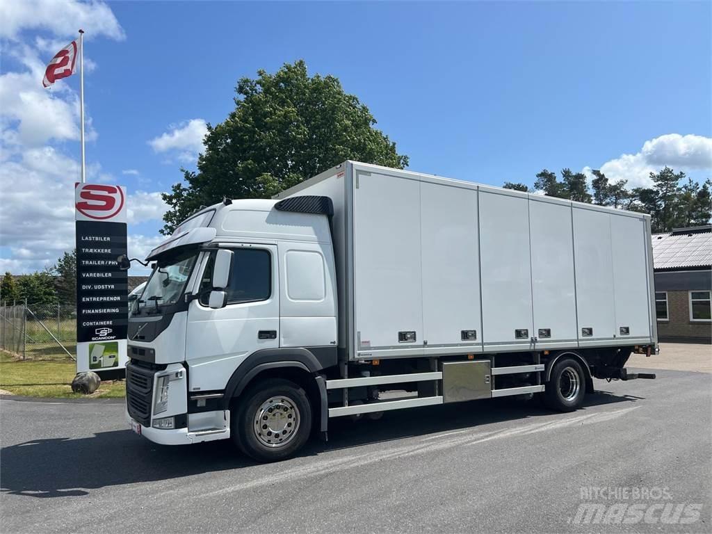 Volvo FM330 貨箱式卡車