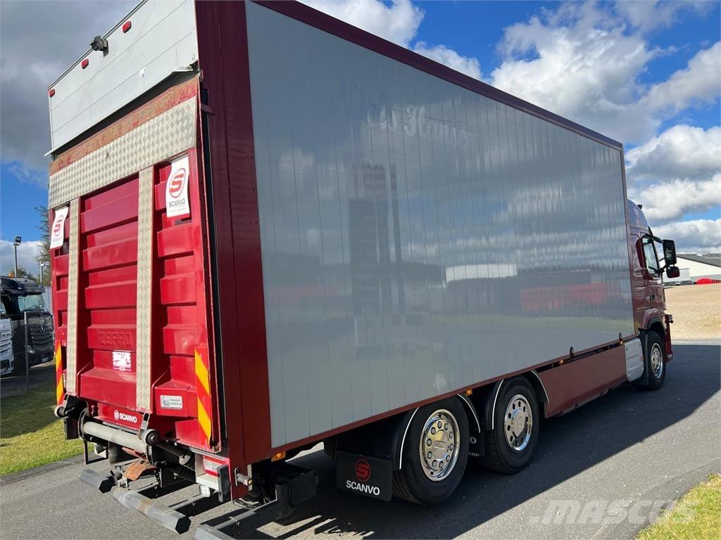 Volvo FM460 貨箱式卡車