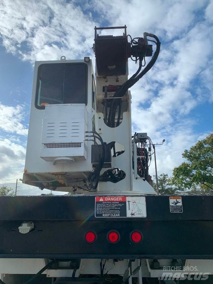 Altec 38103 起重機卡車
