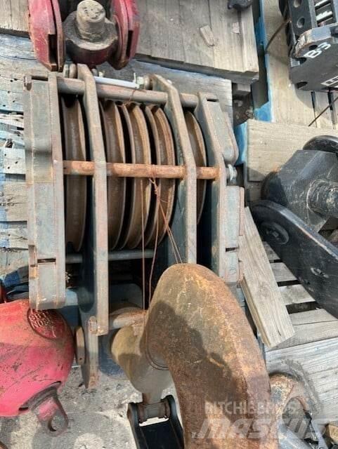 Johnson  其他升降機械