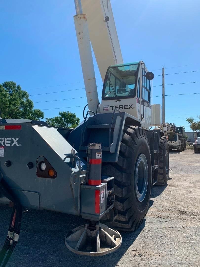 Terex  越野起重機