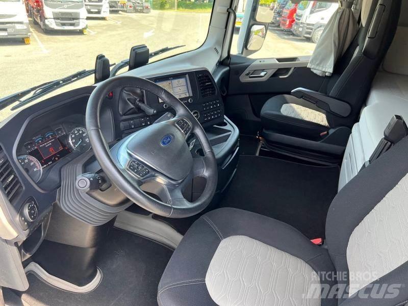 Ford F-MAX 曳引機組件