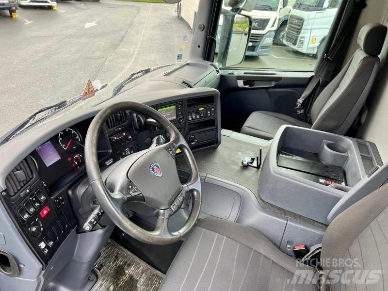 Scania P 410 起重機卡車
