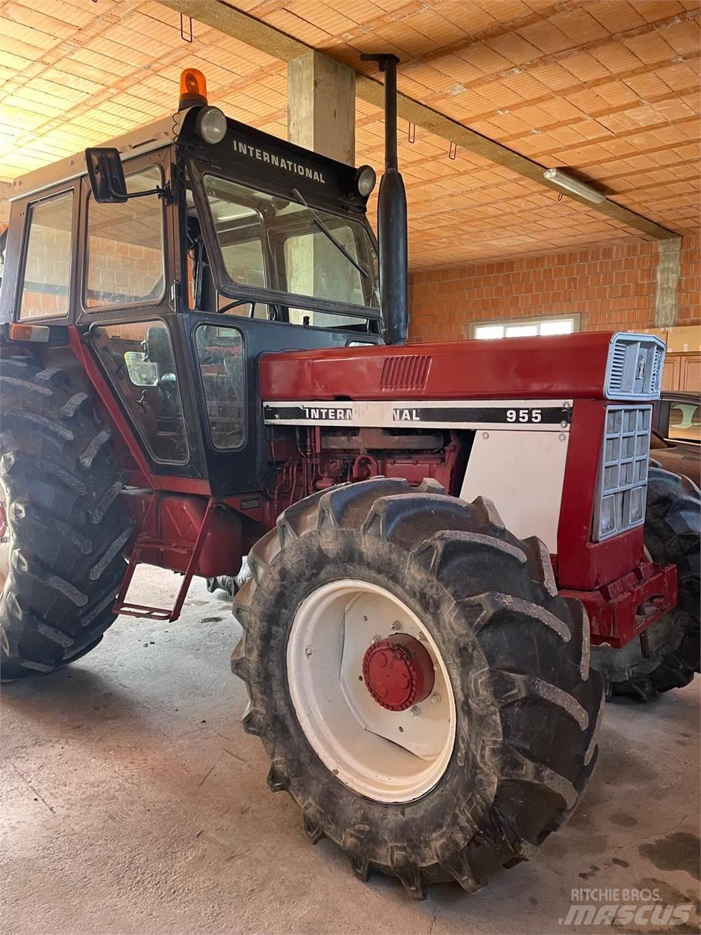 International 955 曳引機