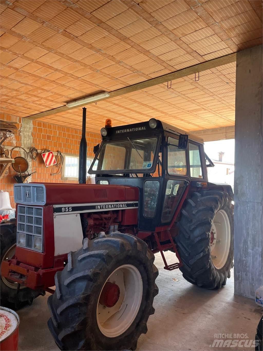 International 955 曳引機