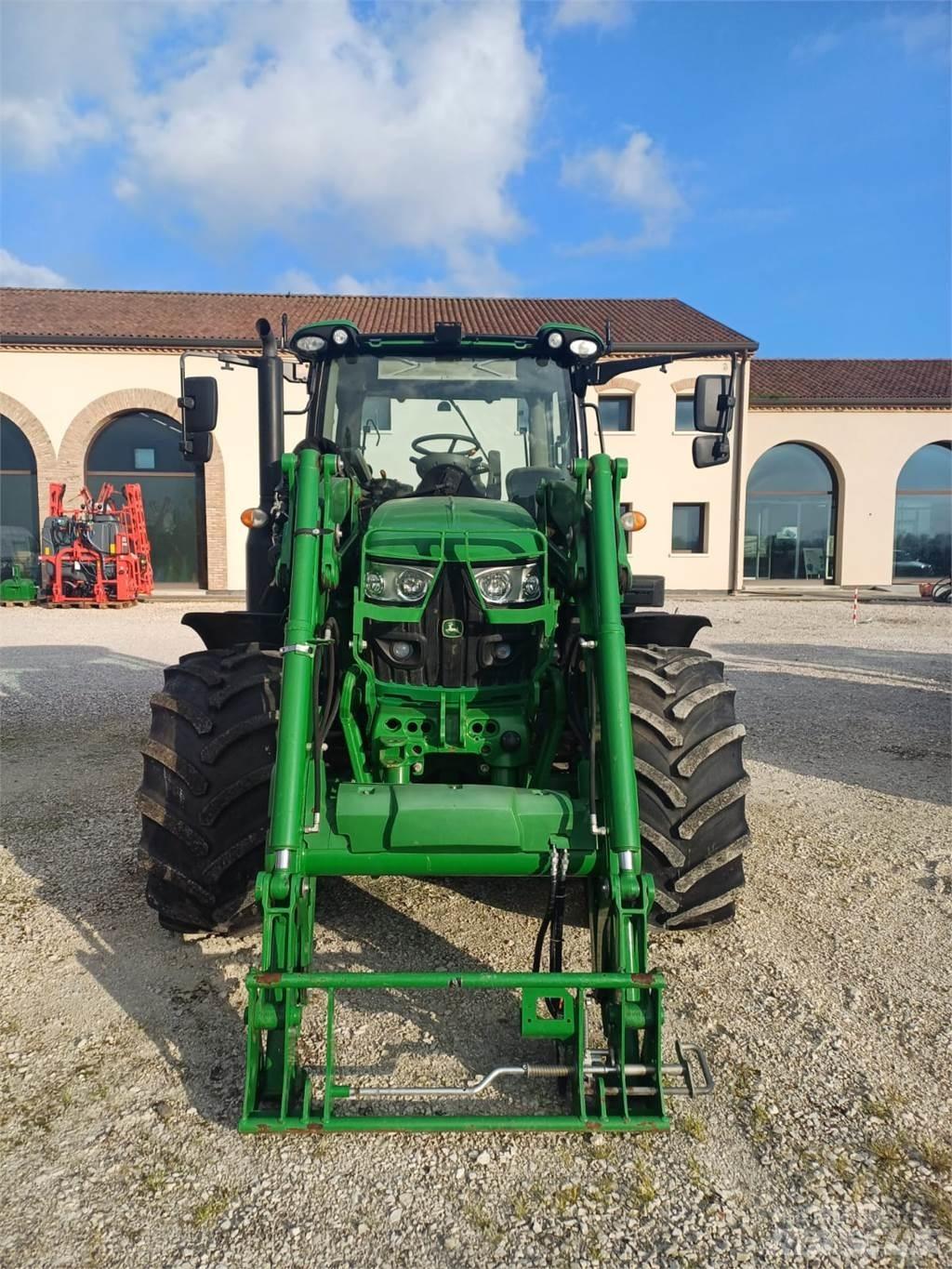 John Deere 6110 R 曳引機