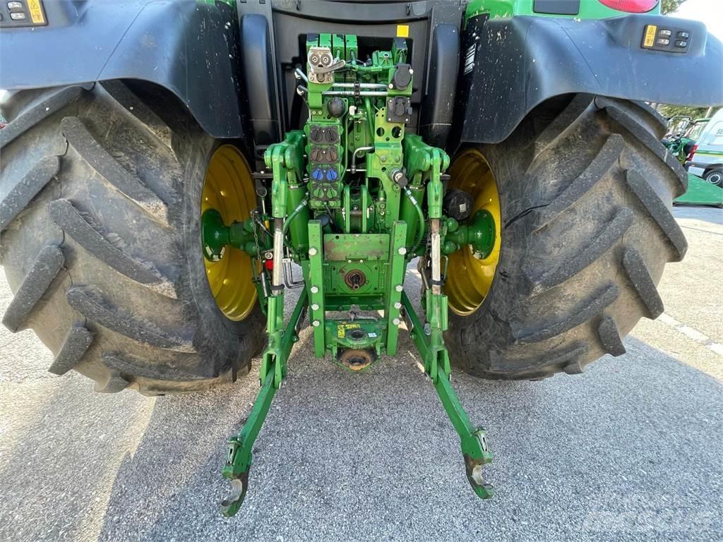 John Deere 6130 R 曳引機