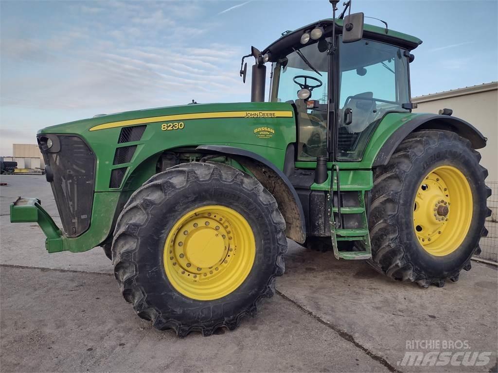 John Deere 8230 曳引機